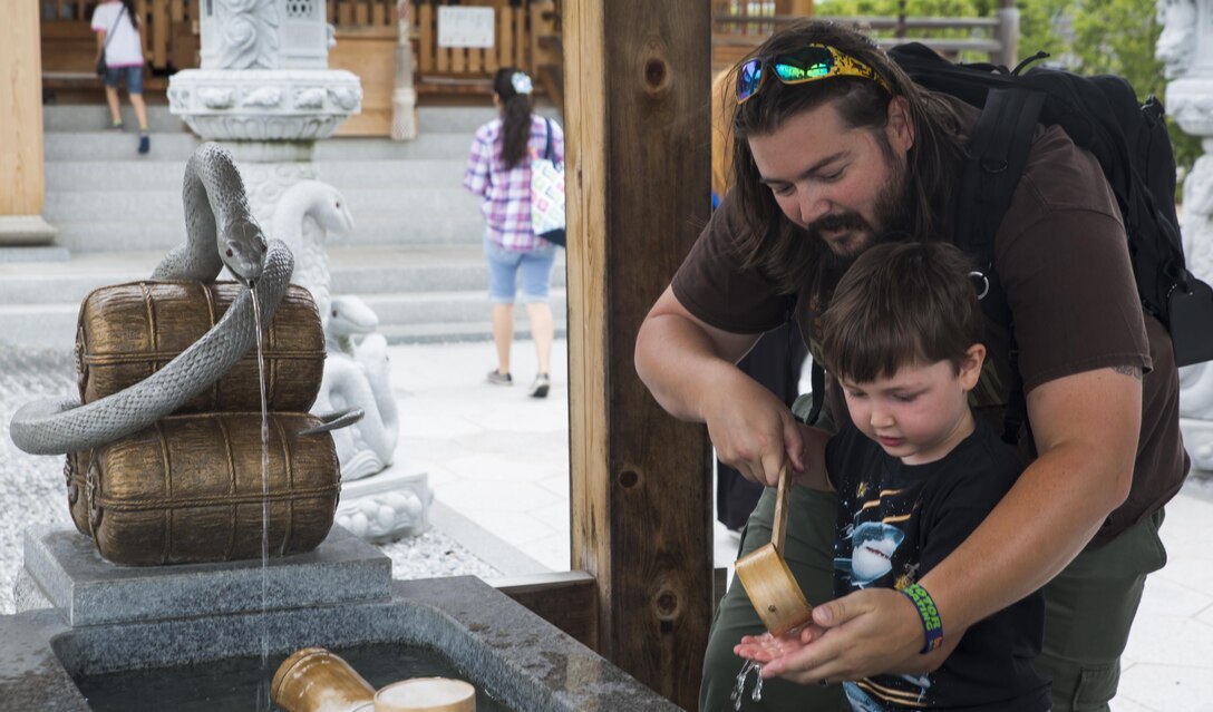 Japanese, Americans build relationships in a unique way
