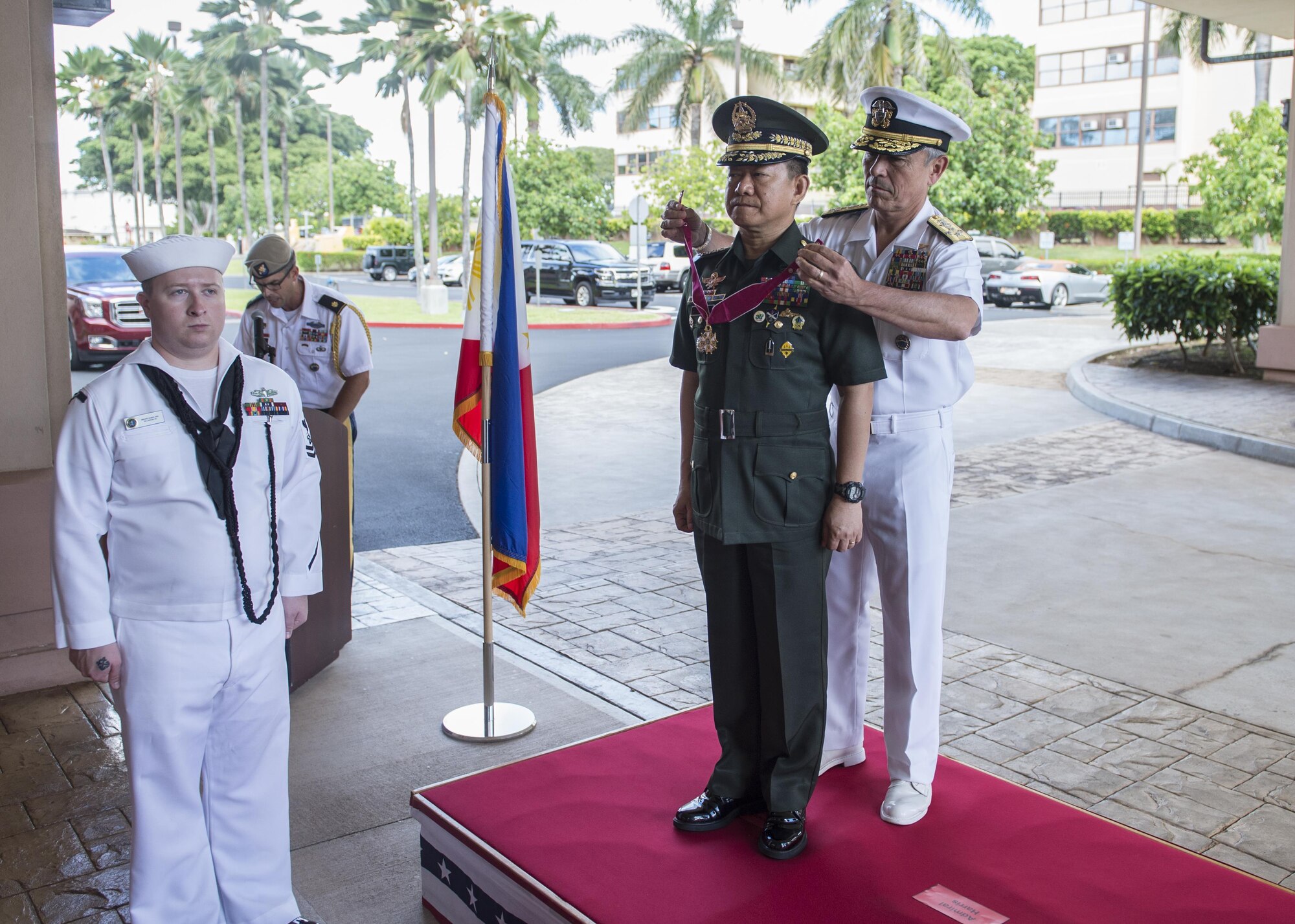 CAMP H.M. SMITH, Hawaii (Sept. 28, 2018)—Adm. Harry Harris, Commander of U.S. Pacific Command (PACOM), presents the Legion of Merit award to Gen. Eduardo Año, Chief of Staff for the Armed Forces of the Philippines, for exceptionally meritorious conduct during an honor ceremony at PACOM headquarters. During Año’s two-day visit to PACOM, he and Harris will meet to discuss changes to the Mutual Defense Board and Security Engagement Board. The Mutual Defense Board provides direct liaison and consultation on military matters of mutual concern to develop and improve both countries’ common defense. The Security Engagement Board provides the framework and mechanism for continuing liaison and consultation on non-traditional threats to security such as terrorism, transnational crimes, maritime security, and natural and man-made disasters. (U.S. Navy photo by Mass Communication Specialist 2nd Class James Mullen/Released)