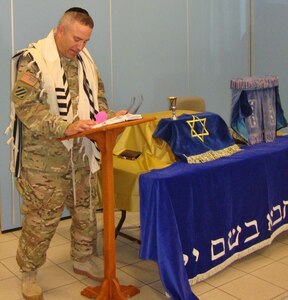 7th MSC Chaplain Hosts Jewish New Year in Vicenza