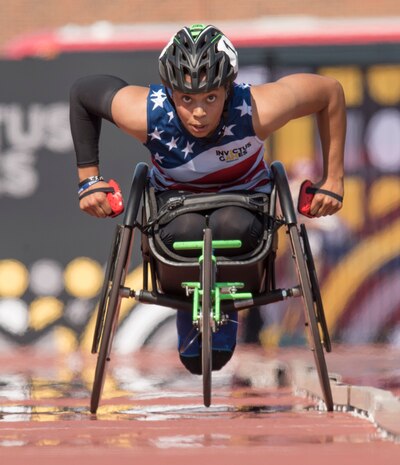 Marine Corps veteran Sgt. Gabby Graves-Wake competes in wheelchair racing during the 2017 Invictus Games.