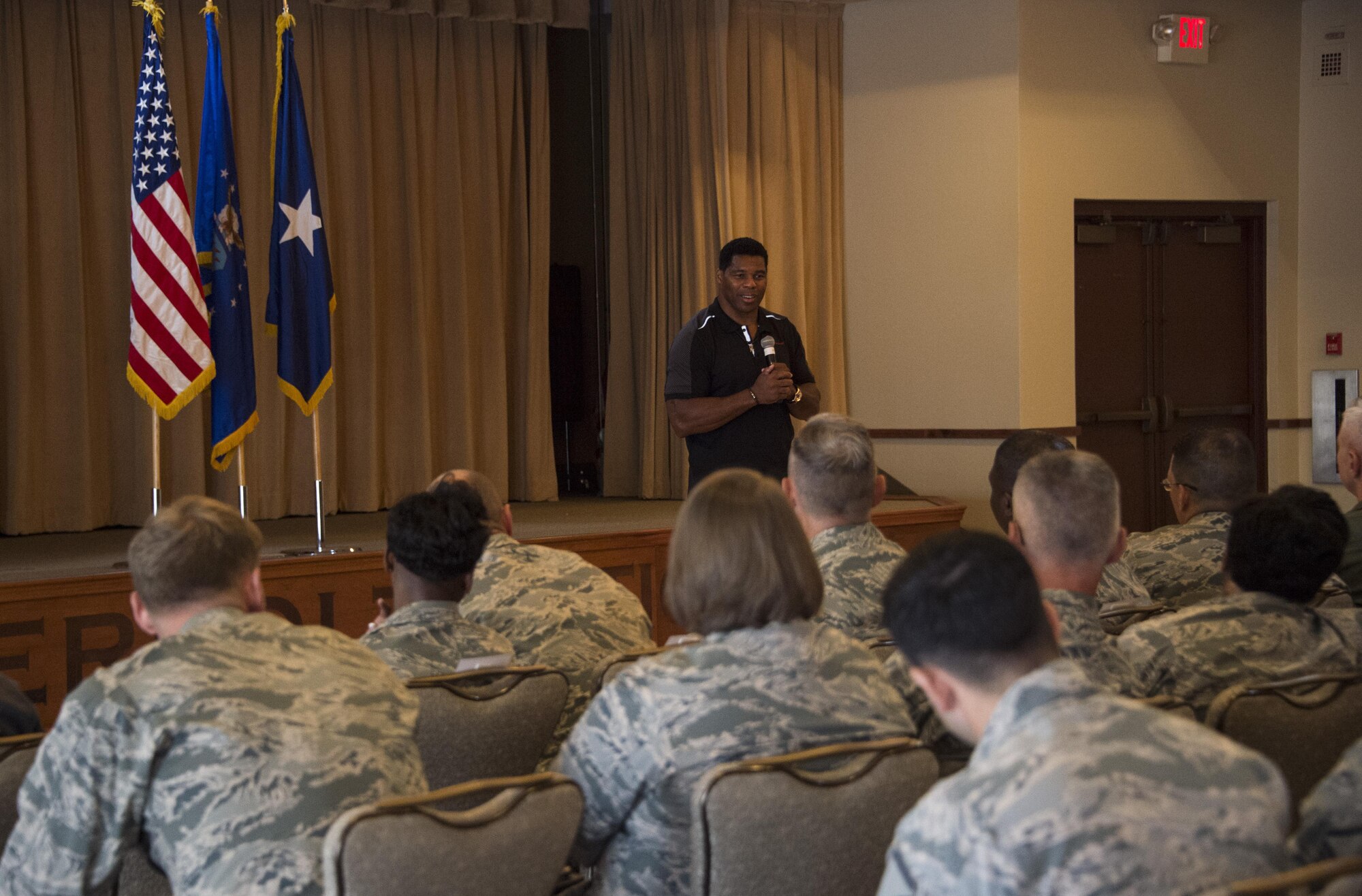 Herschel Walker, former professional athlete, speaks to Thunderbolts during his visit to Luke Air Force Base, Ariz., Oct. 3, 2017. Walker’s speech encouraged Airmen to be resilient and never give up even through life’s toughest times. (U.S. Air Force photo/Airman 1st Class Alexander Cook)