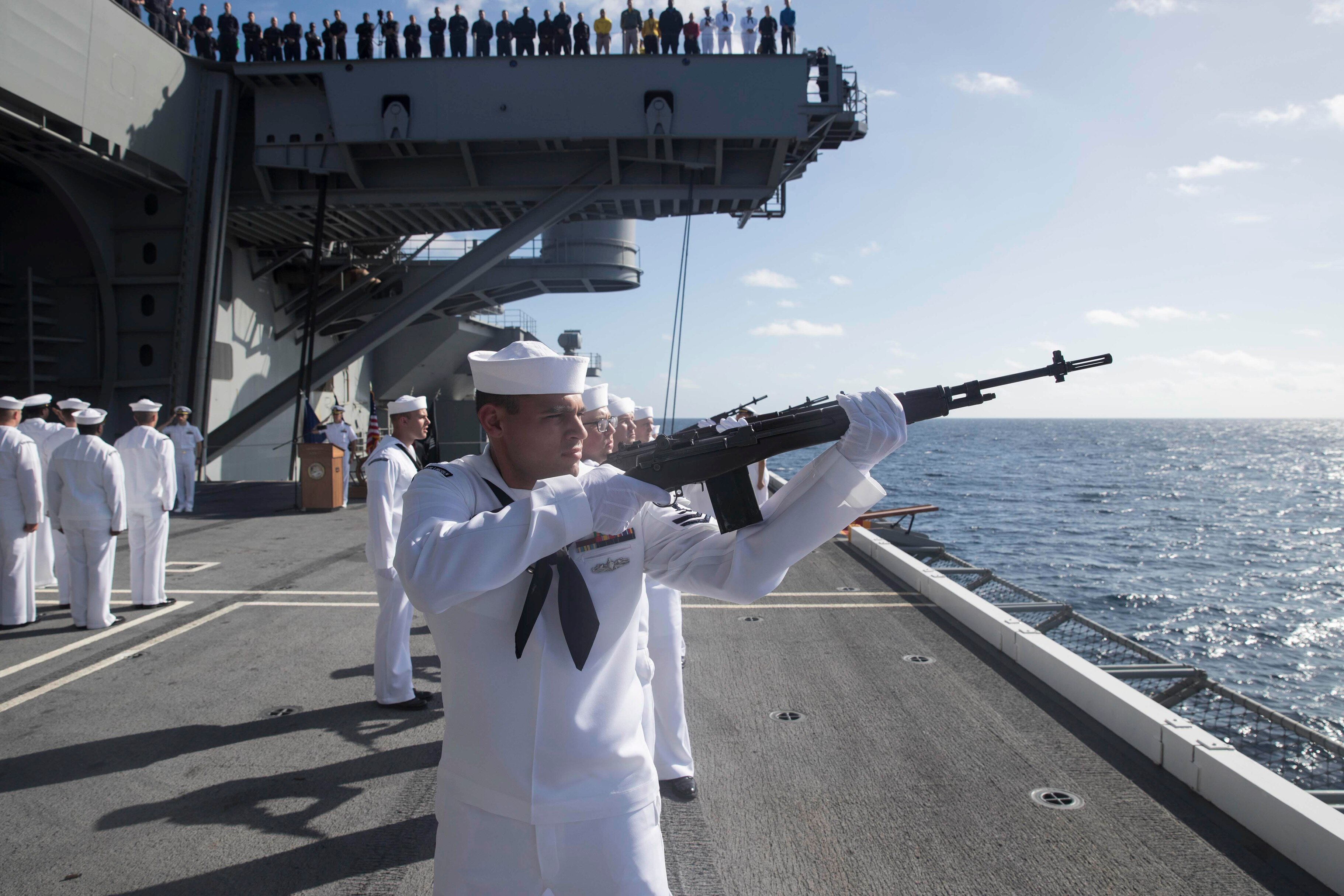 米軍　エドワーズ　空軍基地　マグカップ　＆　海兵隊　予備兵　メダル　トップガン