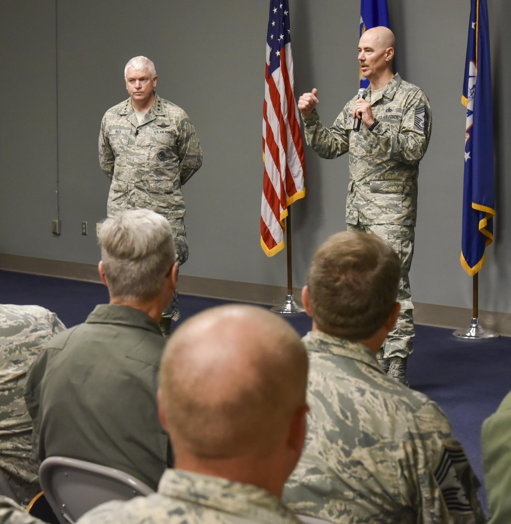 ANG Director Visits 117 ARW