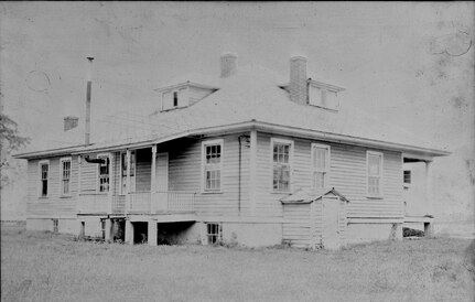 IMAGE: Northern Neck History
09/05/1950
Old Blandon House, near fragmentation chamber. NE view.