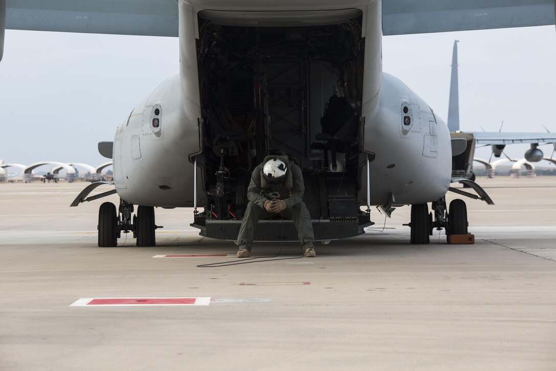 A U.S. Marine Corps crew chief assigned to Special Purpose Marine Air-Ground Task Force-Crisis Response-Africa prepares to fly in a MV-22C Osprey aircraft at Morón Air Base, Spain, Sept. 28, 2017. SPMAGTF-CR-AF deployed to conduct limited crisis response and theater security operations in Europe and North Africa. (U.S. Marine Corps Photo by Sgt. Takoune H. Norasingh)