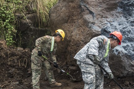 1st MSC commander surveys Hurricane Maria recovery