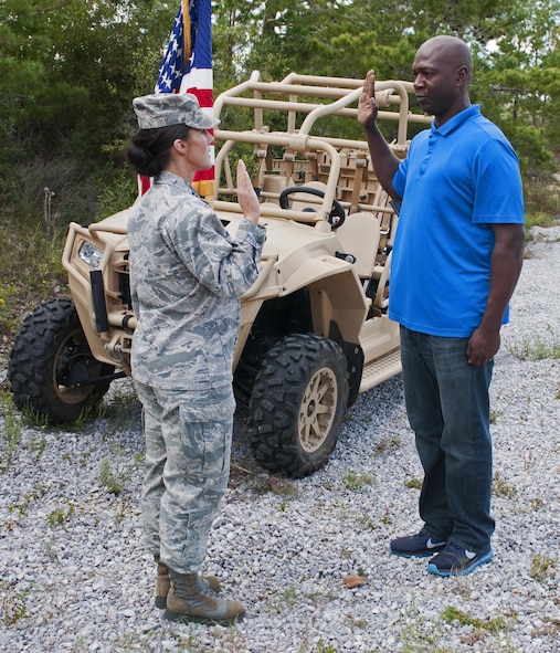 Capt. BobbieJean Johnson, 919th Special Operations Wing executive officer, administers the Oath of Enlistment