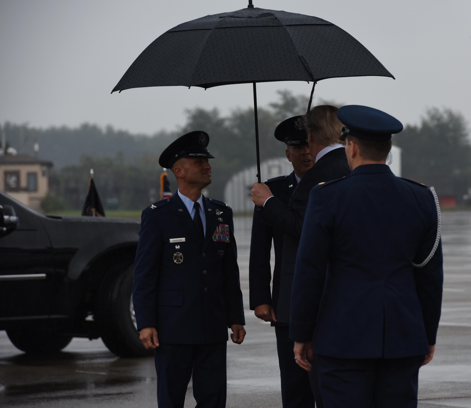 President meets with 193rd Special Operations Wing command