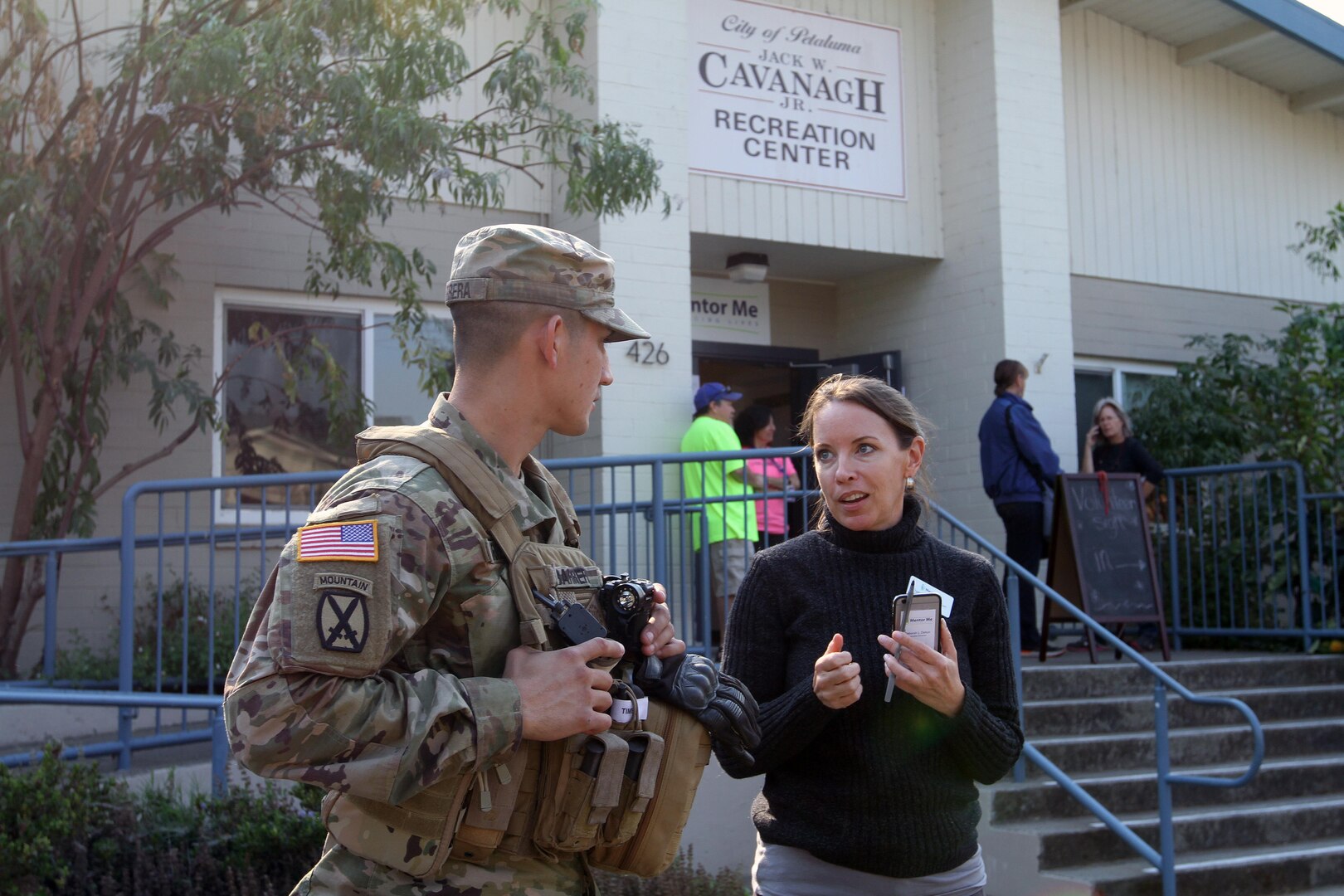 Guard helps at Calif. fire evacuation center