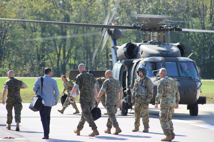 CRANE, Ind. – At the invitation of United States Senators Joe Donnelly and Todd Young, the Commandant of the Marine Corps – General Robert Neller – visited Naval Surface Warfare Center, Crane Division (NSWC Crane) on Friday to gain a more in-depth understanding of Crane’s capabilities and its current efforts in supporting the Marine Corps.