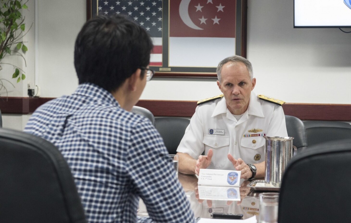 7th Fleet Commander visits Singapore to Strengthen Maritime Partnerships