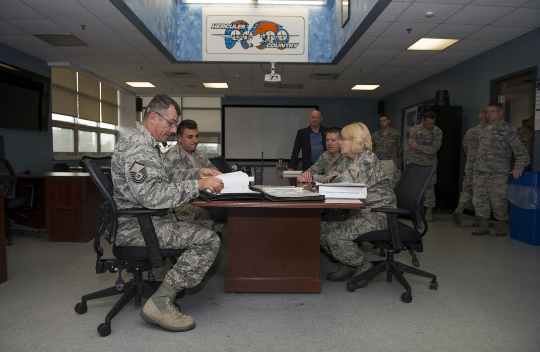 Maj. Gen. Johnson visits Niagara ARS