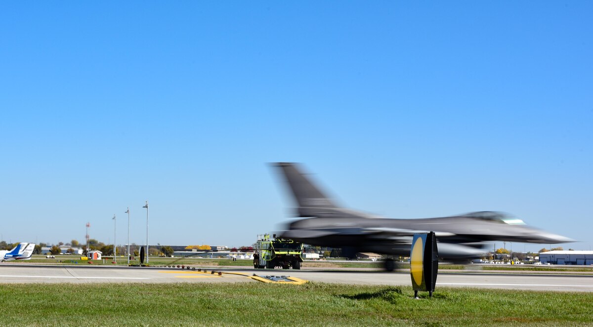 175th Fighter Squadron F-16s grabs the BAK-14M hook cable support system with its arresting hook during the system certification Oct. 17, 2017, Joe Foss Field, S.D.