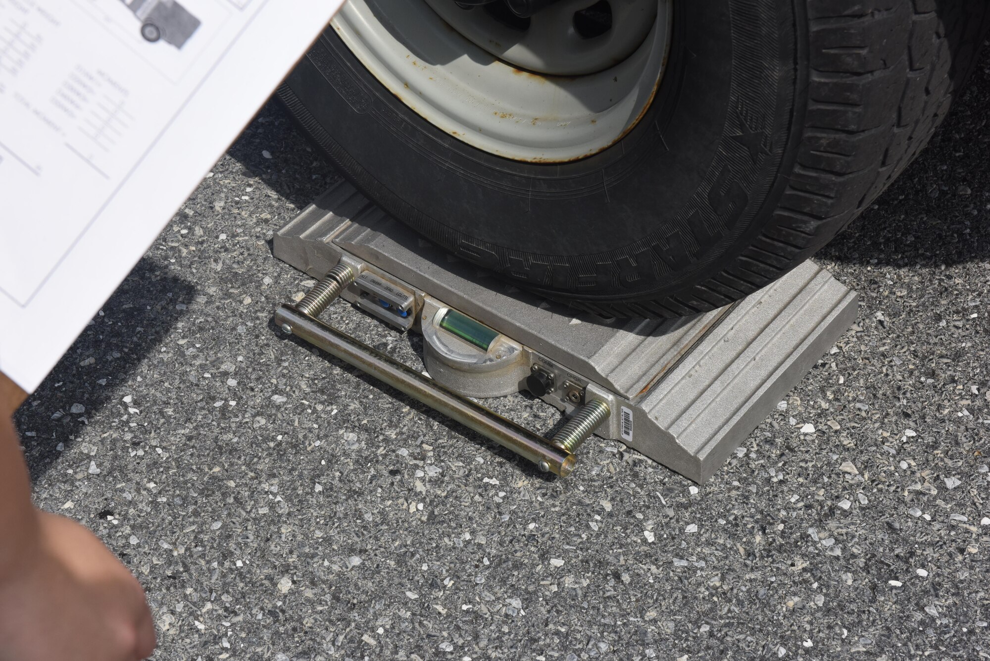 Weighing truck