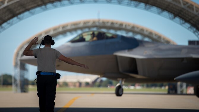 A U.S. Air Force crew chief signals Lt. Col. Christian Bergtholdt, 27th Fighter Squadron director of operations, as he taxis on the flightline at Joint Base Langley-Eustis, Va., Oct. 19, 2017.