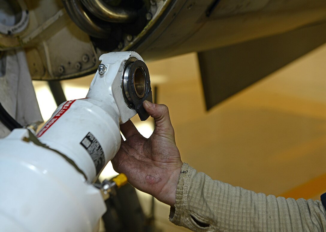A 31st Maintenance Squadron Airman replaces the left shock strut on an F-16 Fighting Falcon Oct. 18, 2017, at Aviano Air Base, Italy. This routine maintenance inspection occurs every six years and the process takes approximately five work days to accomplish. (U.S. Air Force photo by Airman 1st Class Ryan Brooks)