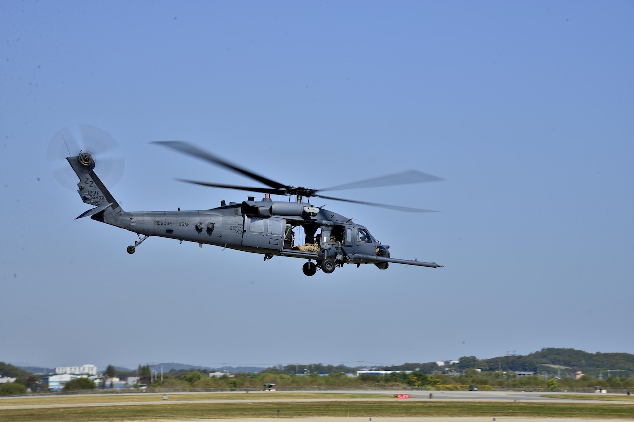 An HH-60 Pave Hawk helicopter assigned to the 33rd Rescue Squadron from Kadena Air Base, Japan, prepares for a combat search and rescue mission during exercise Pacific Thunder.