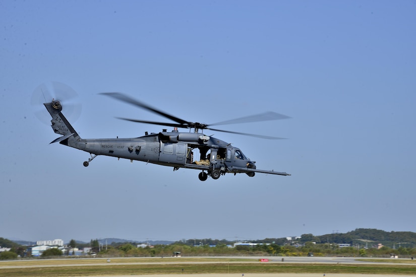An HH-60 Pave Hawk helicopter assigned to the 33rd Rescue Squadron from Kadena Air Base, Japan, prepares for a combat search and rescue mission during exercise Pacific Thunder.