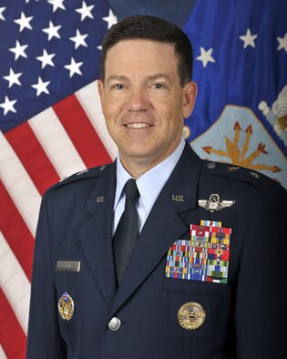 Official photo of Maj Gen Stephen Oliver