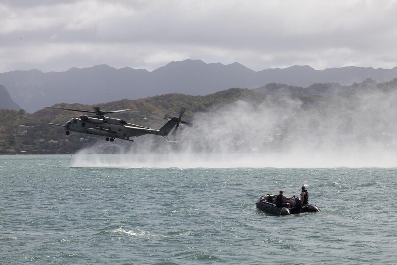 Instructors with the Reconnaissance Team Leader Course (RTLC) observe a CH-53E Super Stallion helicopter, assigned to Marine Heavy Helicopter Squadron (HMH) 463, during a helocast exercise, Marine Corps Base Hawaii, Oct. 19, 2017. RTLC is an 8-week advanced joint-service course that takes place in three key geographical regions of operation such as classes at Camp Pendleton, California, desert patrol operations in Yuma, Arizona, and ending with jungle and amphibious exercises across Oahu, Hawaii. (U.S. Marine Corps photo by Cpl. Jesus Sepulveda Torres)