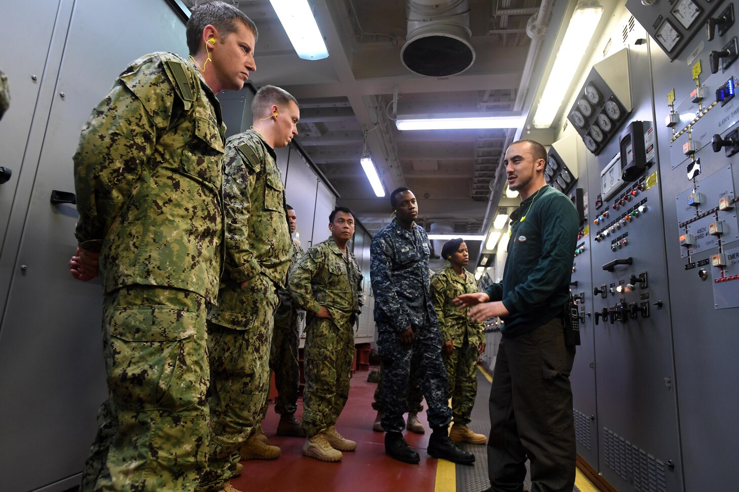 Sailors receive grand tour of USNS Washington Chambers > U.S. Naval ...