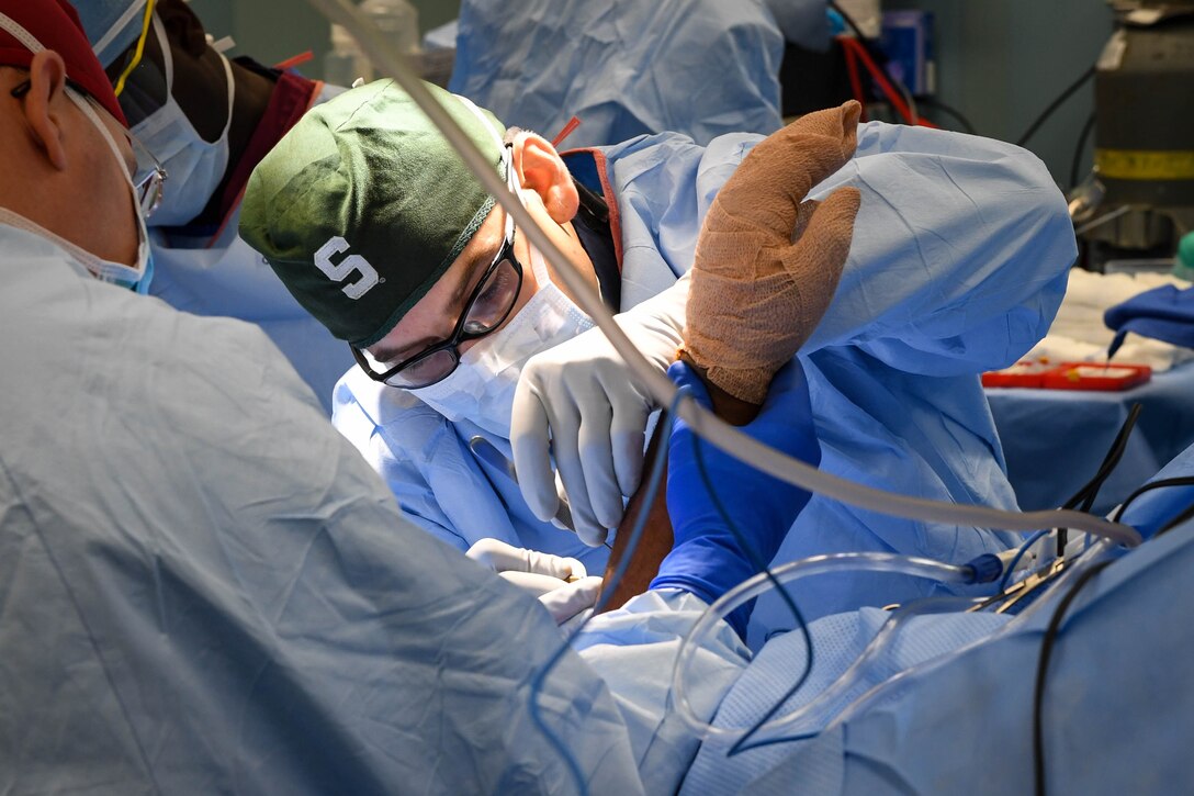 A orthopedic surgeon prepares to make an incision during a surgical procedure aboard the USNS Comfort.