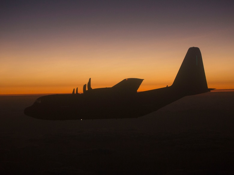 VMGR-152 conducts nighttime aerial refueling with VMFA-121, VMFA-251