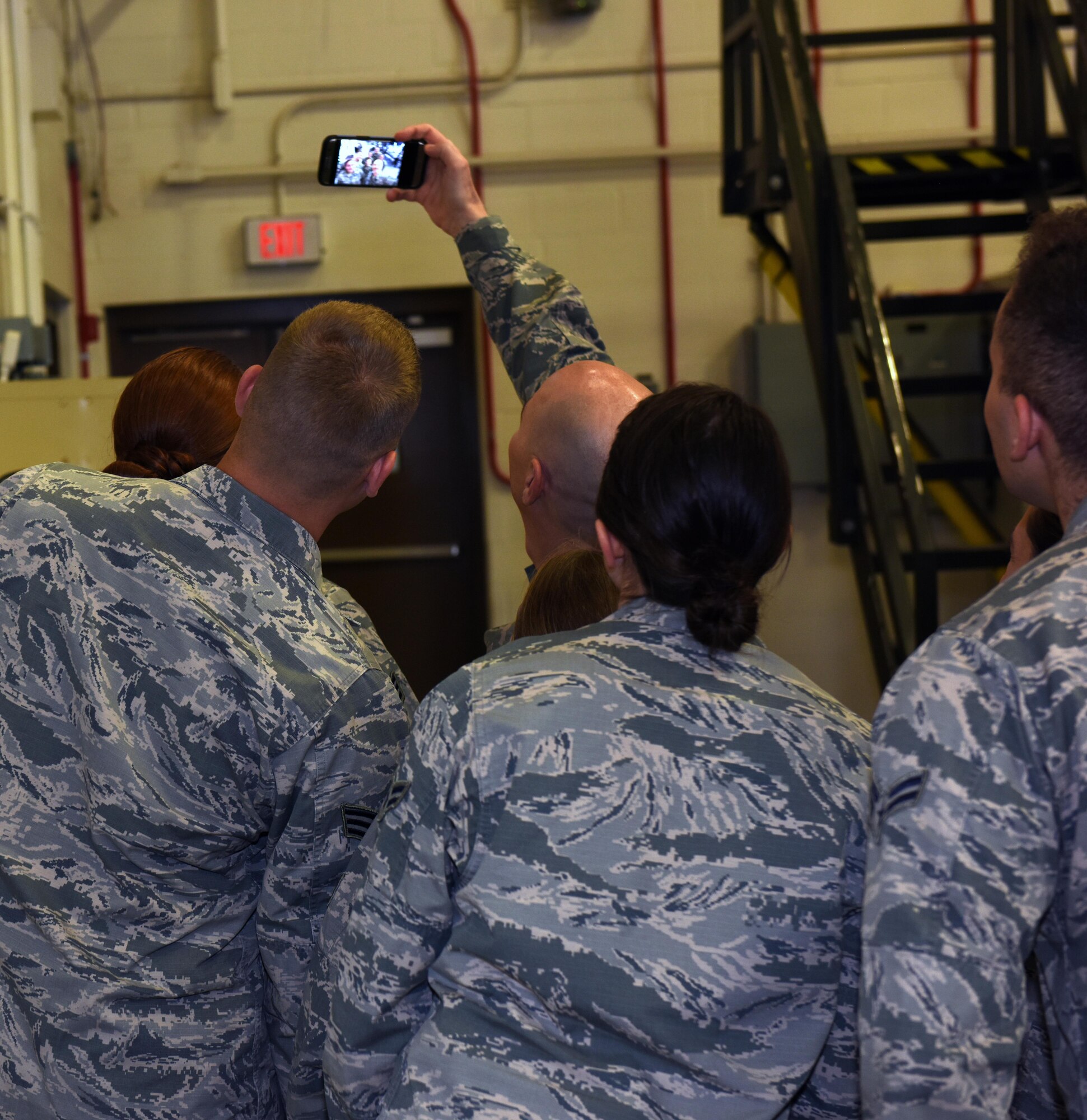 Chief Master Sgt. Ronald C. Anderson tours 193rd Special Operations Wing and meets with Airmen