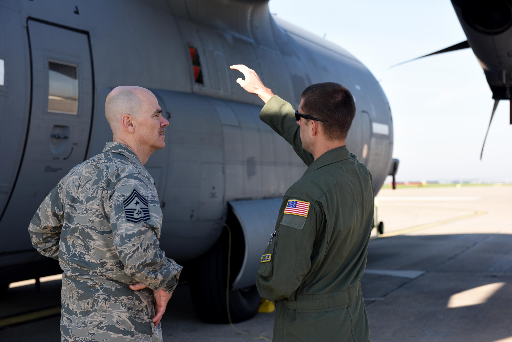 Chief Master Sgt. Ronald C. Anderson tours 193rd Special Operations Wing and meets with Airmen