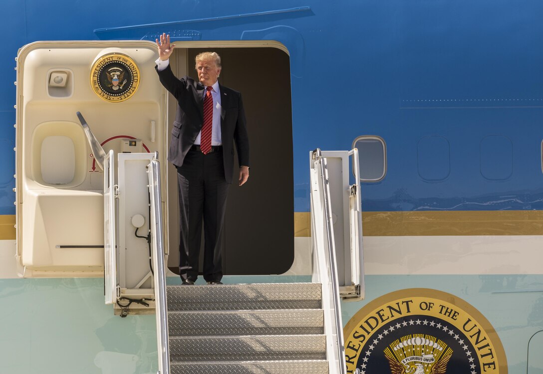 U.S. President Donald J. Trump waves Marine Corps Air Station (MCAS) Yuma, Ariz., goodbye at the end of his visit Aug. 22, 2017. President Trump visited MCAS Yuma to interact with Marines, Sailors and their families on station. (U.S. Marine Corps photo taken by Lance Cpl. Isaac D. Martinez)