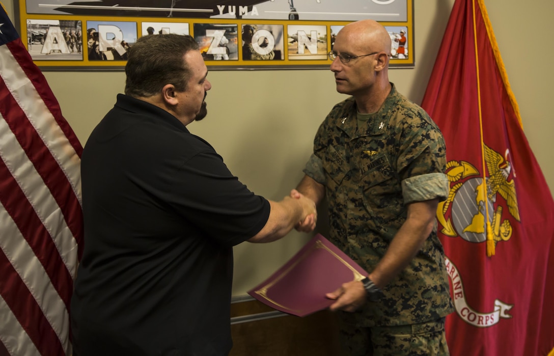 U.S. Marine Corps Col. David Suggs (right), the commanding officer of Marine Corps Air Station Yuma, Ariz., recognizes Darren Ercanbrack (left), MCAS Yuma’s Air Traffic Control (ATC) supervisor, as the MCAS Yuma Employee of the 3rd Quarter, Aug. 7, 2017. (U.S. Marine Corps photo taken by Lance Cpl. Isaac D. Martinez)