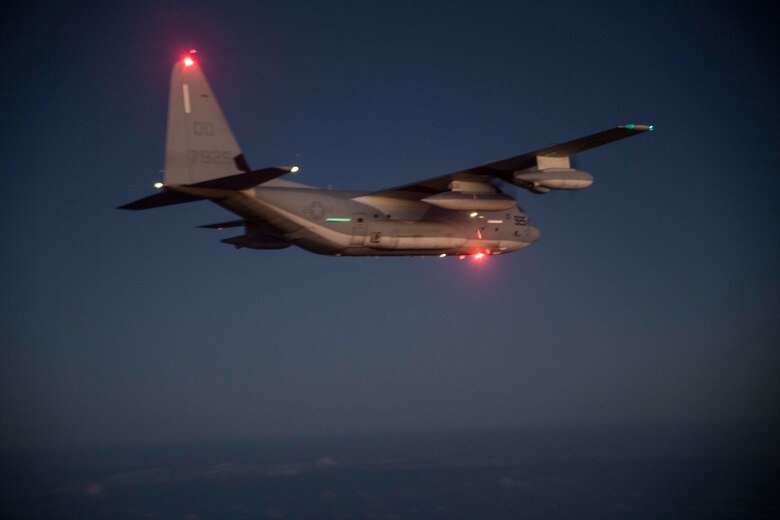 Sumos conduct aerial refueling training with Thunderbolts, Green Knights