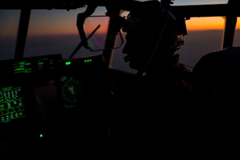 Sumos conduct aerial refueling training with Thunderbolts, Green Knights