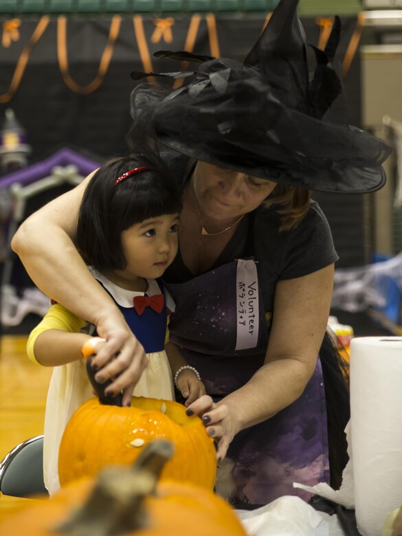 US, Japanese locals gather for Halloween Carnival