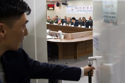 U.S. Marine Corps Gen. Joseph F. Dunford Jr., chairman of the Joint Chiefs of Staff, meets with Republic of Korea Air Force Gen. Jeong Kyeong-doo, chairman of the ROK Joint Chiefs of Staff, for the 42nd Military Committee Meeting at the ROK Joint Chiefs of Staff Headquarters in Seoul, Republic of Korea, Oct. 27, 2017.