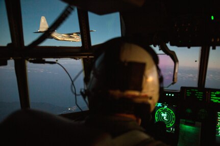 Sumos conducts aerial refueling training with Thunderbolts, Green Knights