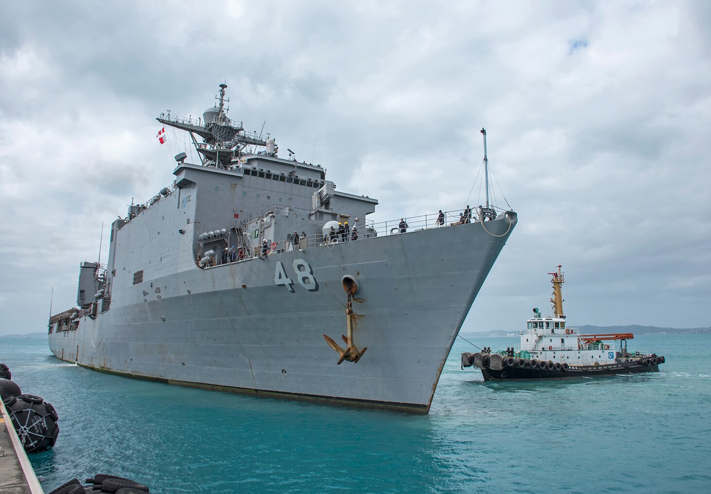 USS Ashland Arrives in Okinawa with Mariners