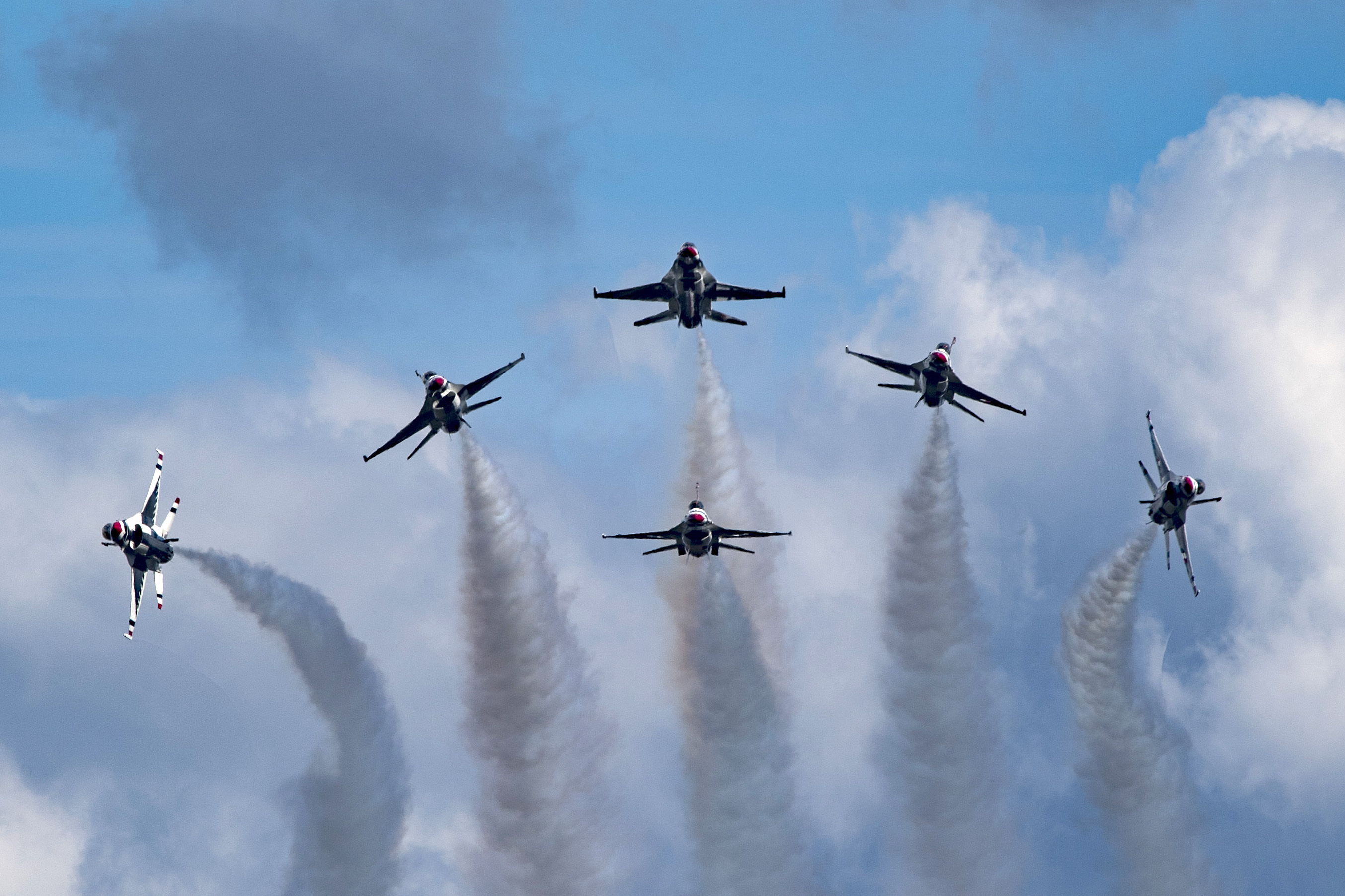 F 16 Formation