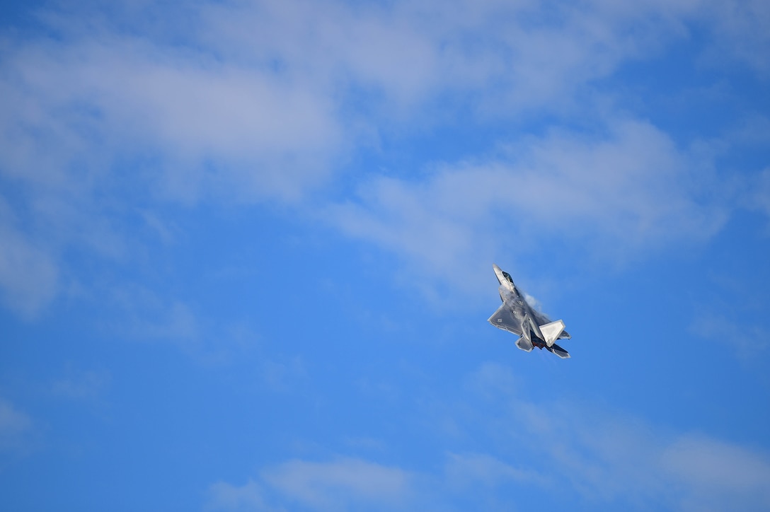 F-22 Raptor airborne