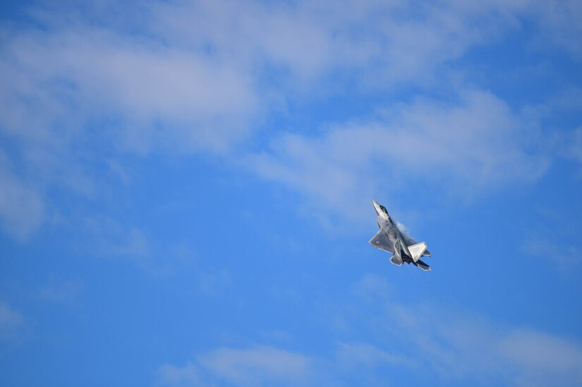 F-22 Raptor airborne