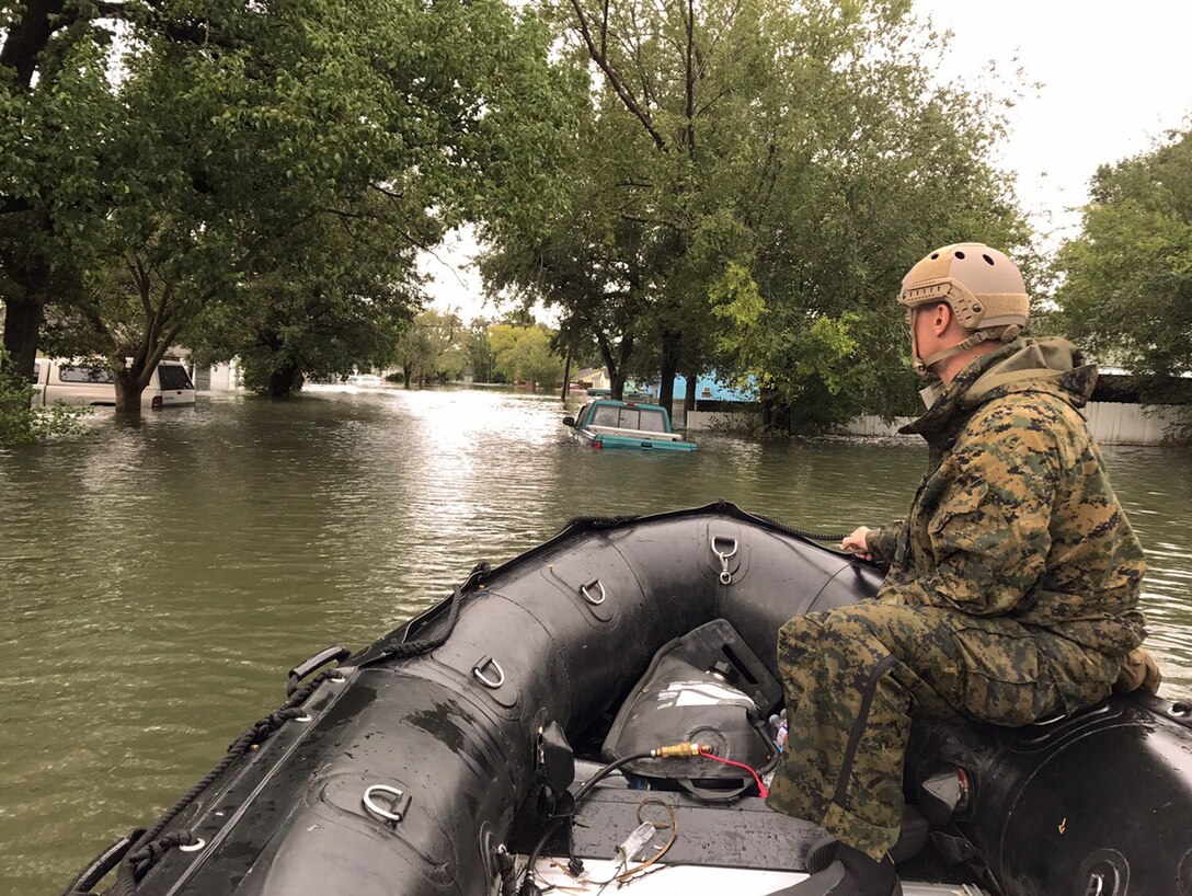 4th Reconnaissance Marines support rescue efforts in wake of Hurricane Harvey