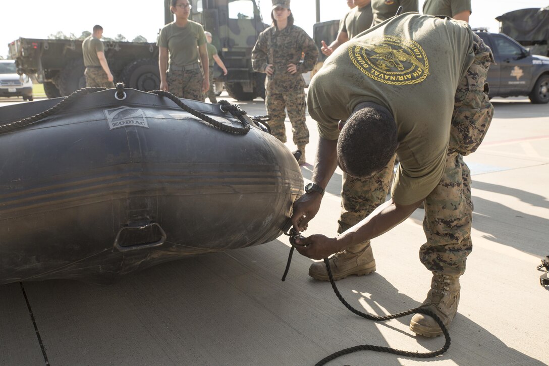 4th Reconnaissance Marines support rescue efforts in wake of Hurricane Harvey
