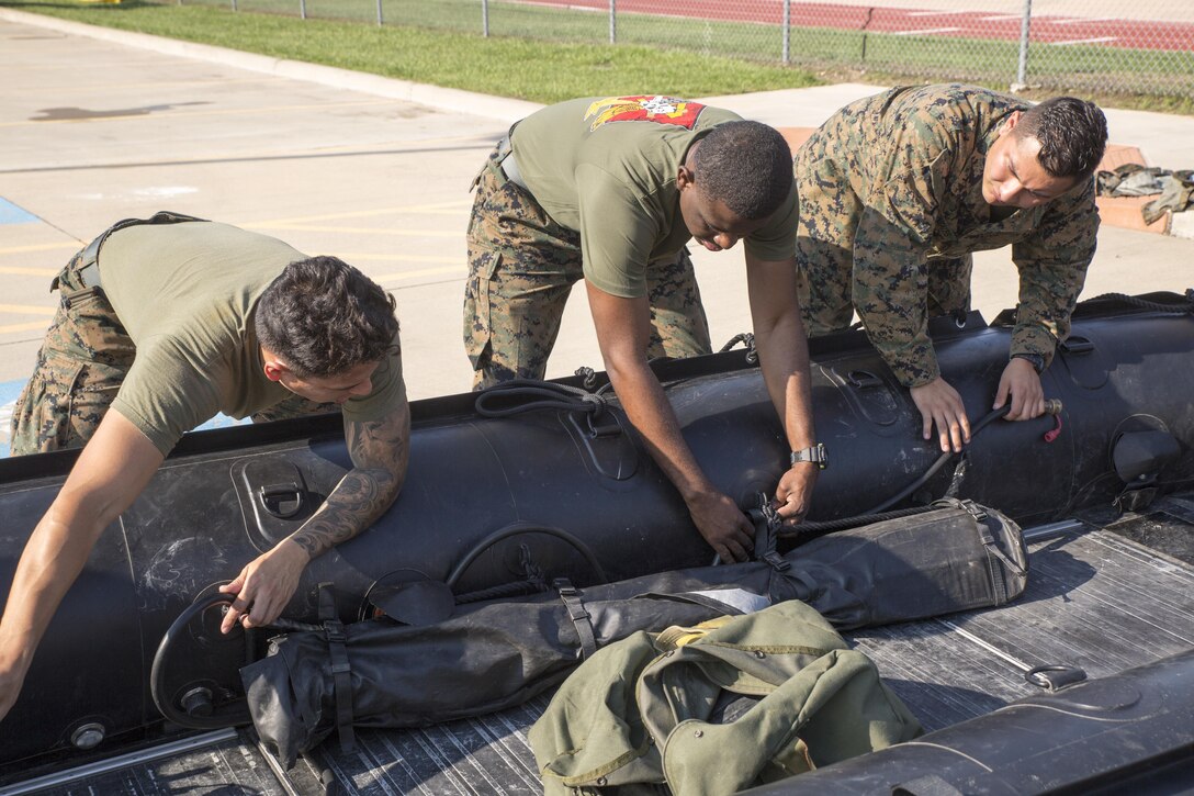 4th Reconnaissance Marines support rescue efforts in wake of Hurricane Harvey