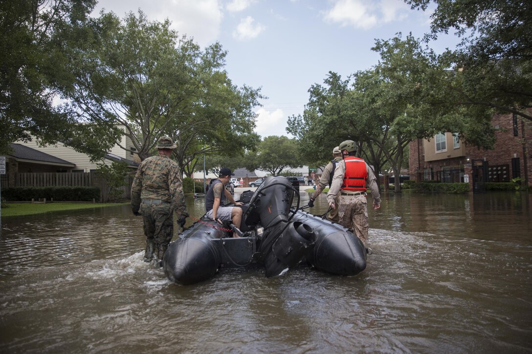 4th Reconnaissance Marines support rescue efforts in wake of Hurricane Harvey