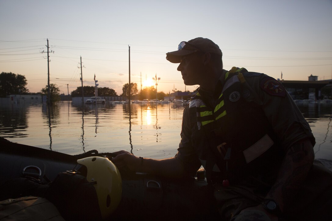 4th Reconnaissance Marines support rescue efforts in wake of Hurricane Harvey