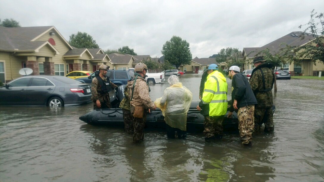 4th Reconnaissance Marines support rescue efforts in wake of Hurricane Harvey