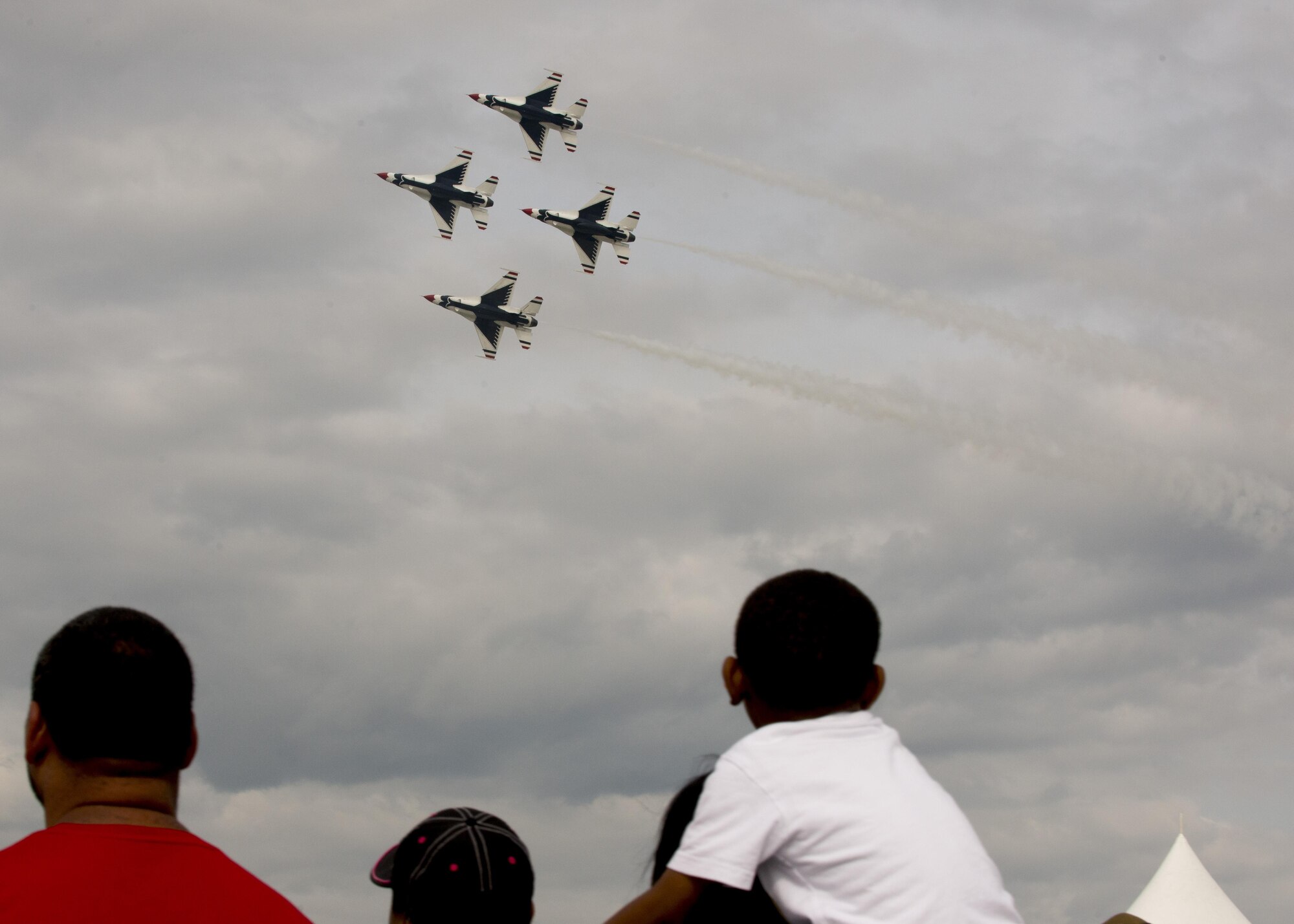A Team Dover guest watches the Thunderbirds during the 2017 Thunder Over Dover Open House Aug. 27, 2017, on Dover Air Force Base, Del. The Thunderbirds are the Air Force’s premier aerial demonstration team, led by Lt. Col. Jason Heard, commander/leader of the U.S. Air Force Air Demonstration Squadron and pilot of the No. 1 jet. (U.S. Air Force photo by Staff Sgt. Jared Duhon)