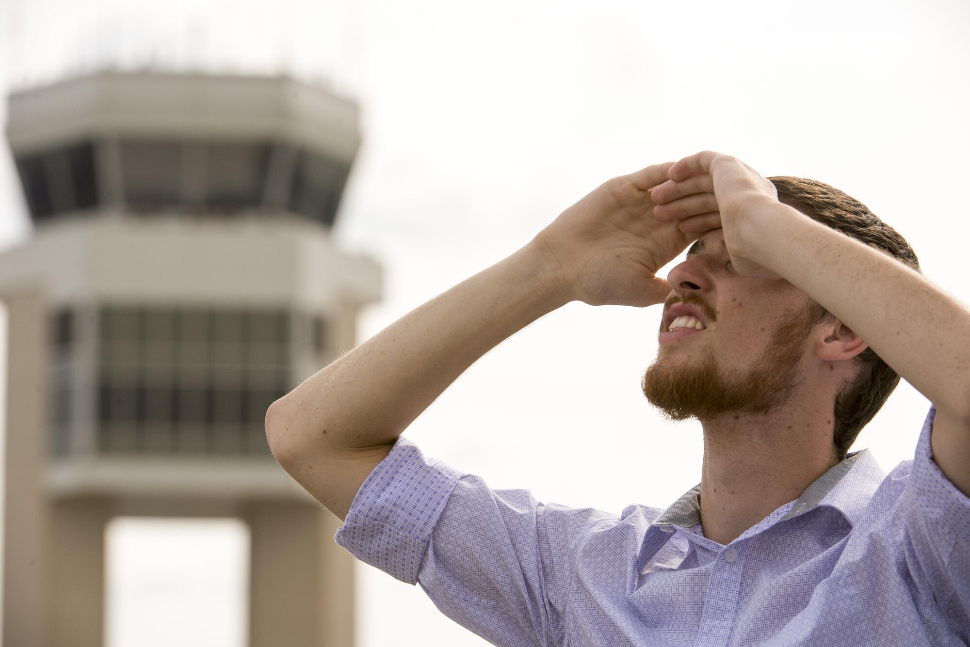 A Team Dover guest watches the U.S. Air Force Thunderbirds during the 2017 Thunder Over Dover Open House Aug. 27, 2017, on Dover Air Force Base, Del. The Thunderbirds demonstrated the versatility of the F-16 Fighting Falcon by performing aerial acrobatics, precision formations and high-speed passes during their performance. (U.S. Air Force photo by Staff Sgt. Jared Duhon)