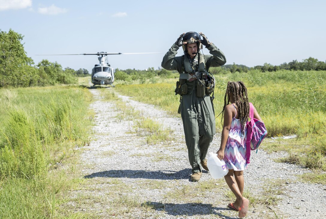 Marines with Marine Forces Reserve help out victims of Hurricane Harvey