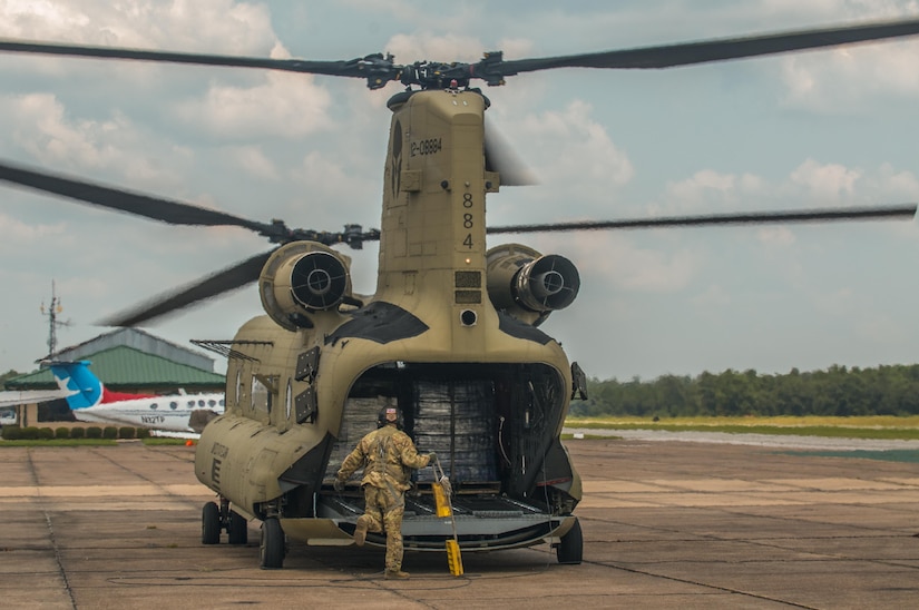 U.S. Army Reserve aviators transport anonymous water donation